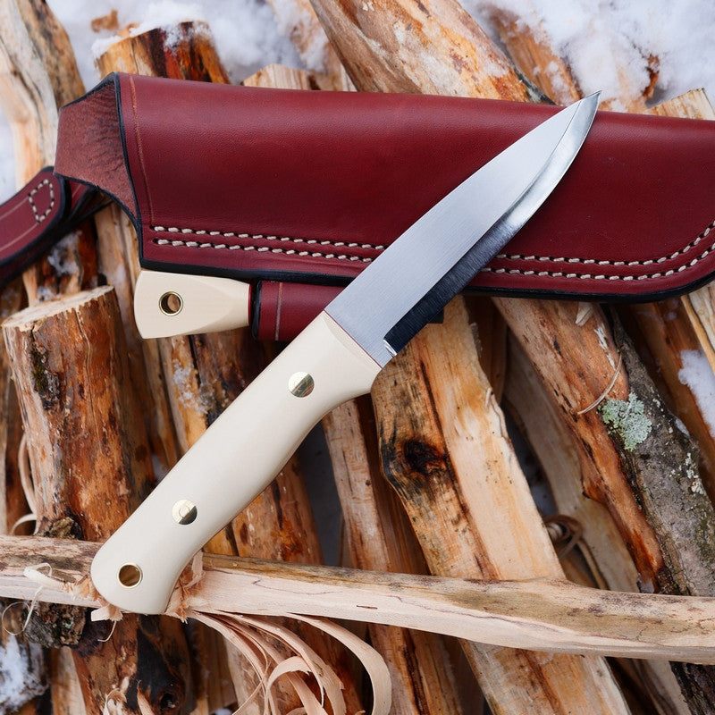 http://www.adventuresworn.com/cdn/shop/articles/classic-bushcraft-knife-0009.jpg?v=1499876128