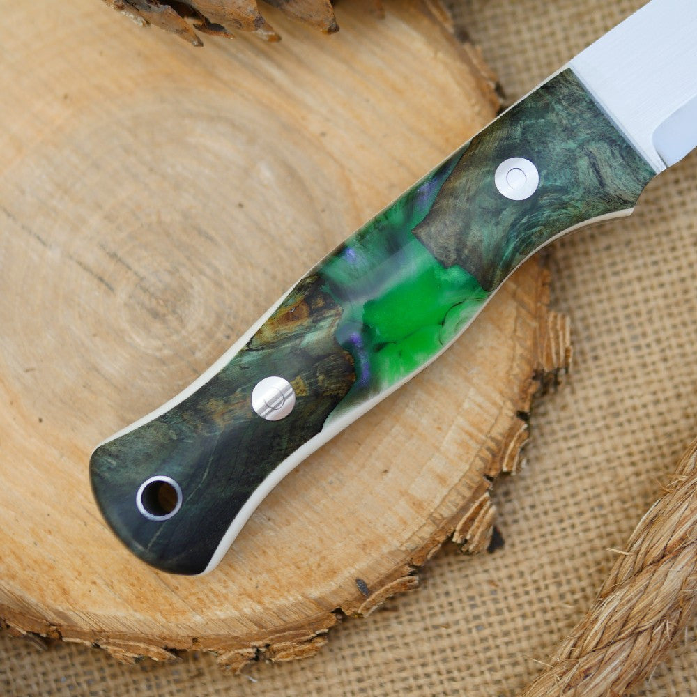 Mountaineer: Green Shockwood & White Linen