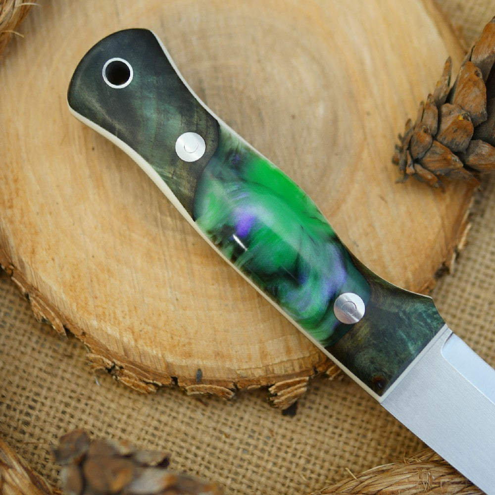 Mountaineer: Green Shockwood & White Linen